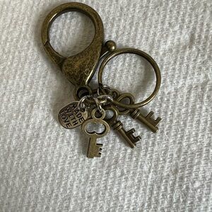 🔴SOLD🔴 NWOT Antique Brass Keychain with Key Charms